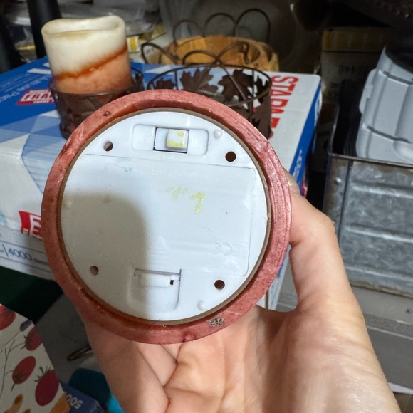 Vtg pier 1 scroll leaf candle holders with 2 battery operated candles / fall - Picture 3 of 10